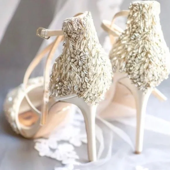 Badgley Mischka Satin Tampa Ivory Crystal Ankle Strap Stiletto Sandals N… - Picture 3 of 15